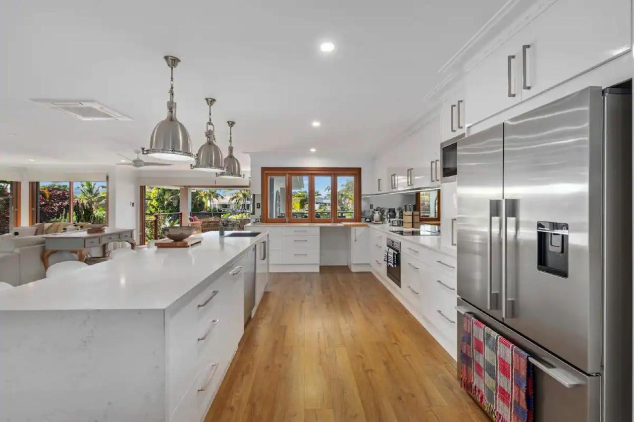 Broadbeach Bungalow - Heated Pool - Sleeps 7 골드코스트 외부 사진