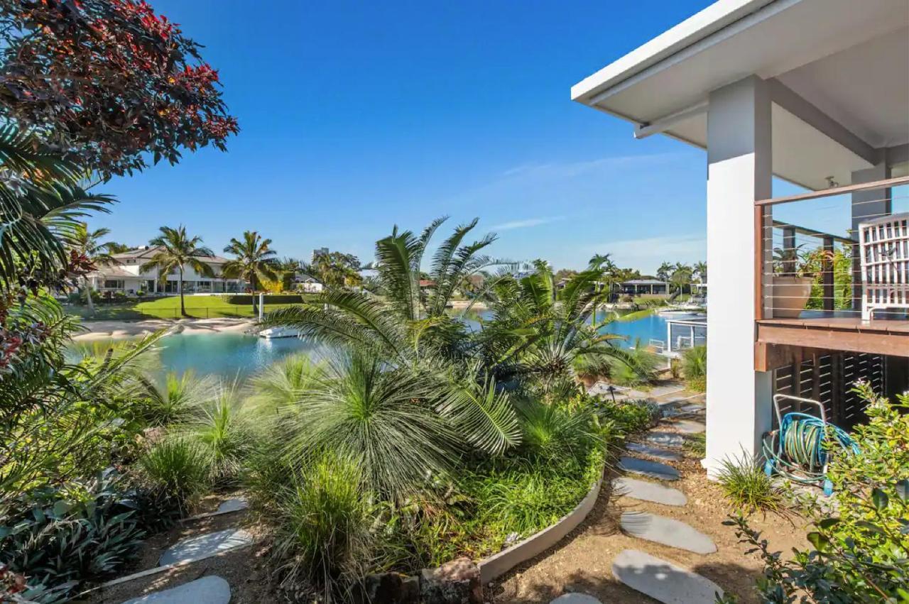 Broadbeach Bungalow - Heated Pool - Sleeps 7 골드코스트 외부 사진